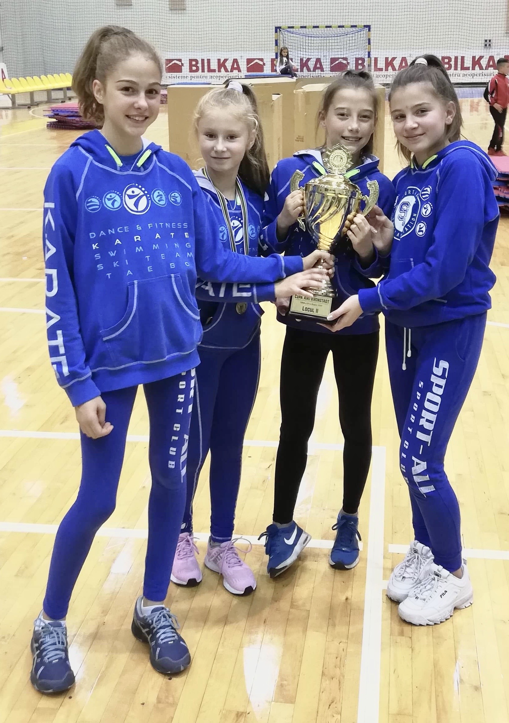 Külföldön és belföldön